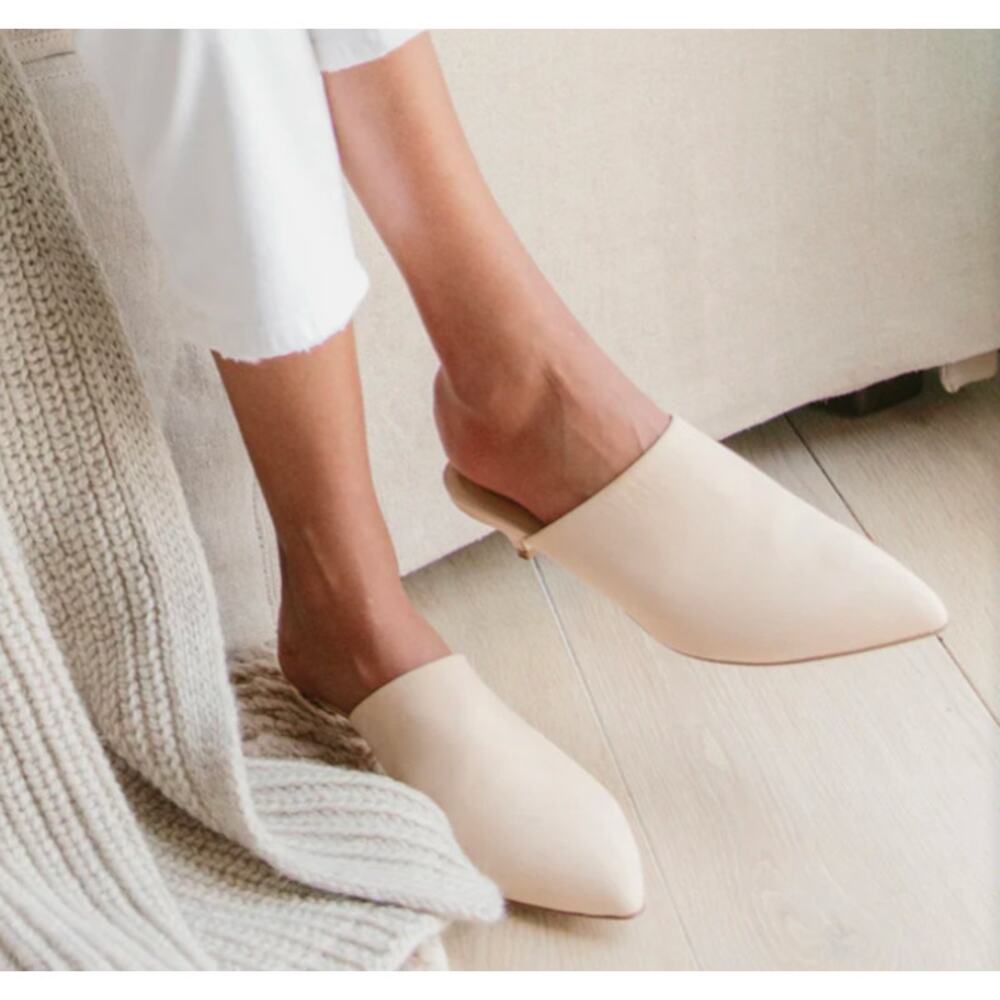 NWOT Jenni Kayne Nude Oiled Leather Kitten Heel Pointed Toe Mule, size 39/US 9